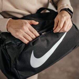 Дорожня сумка біла Nike з тканини Оксфорд з принтом