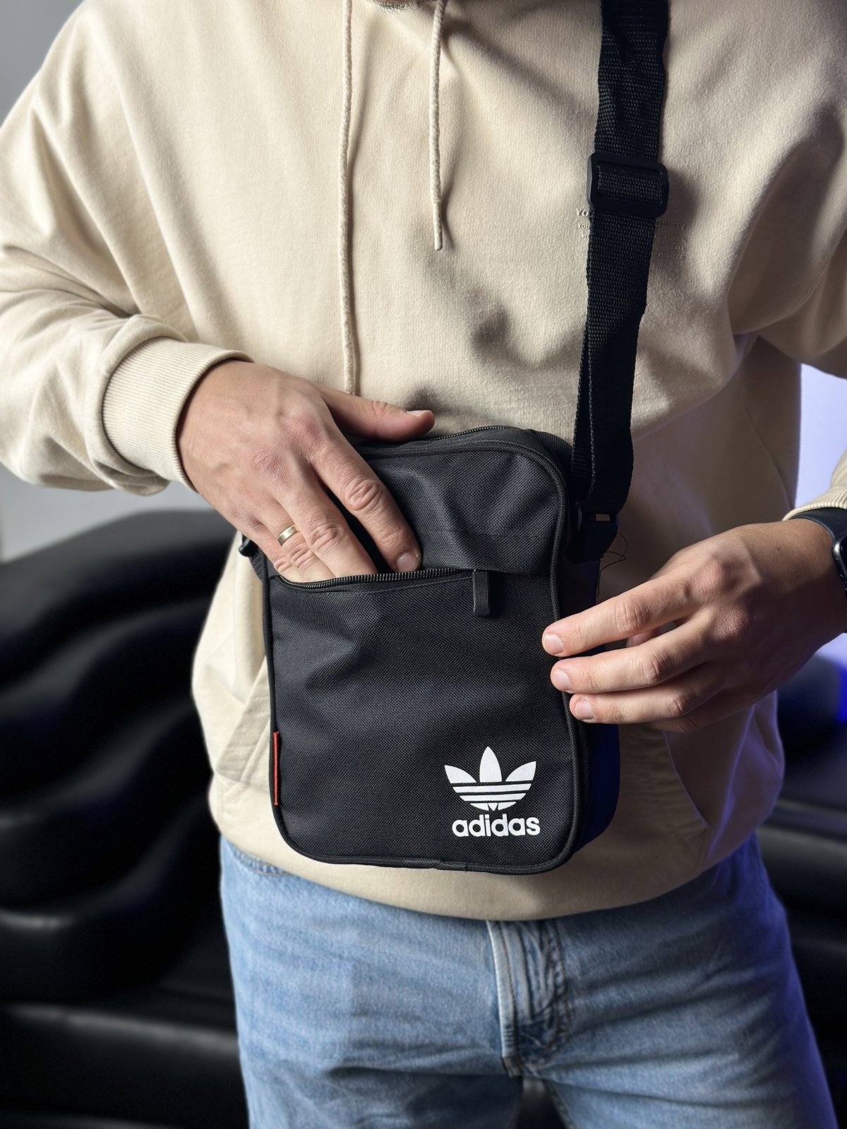 Текстильна сумка через плече Adidas s256 вид спереду