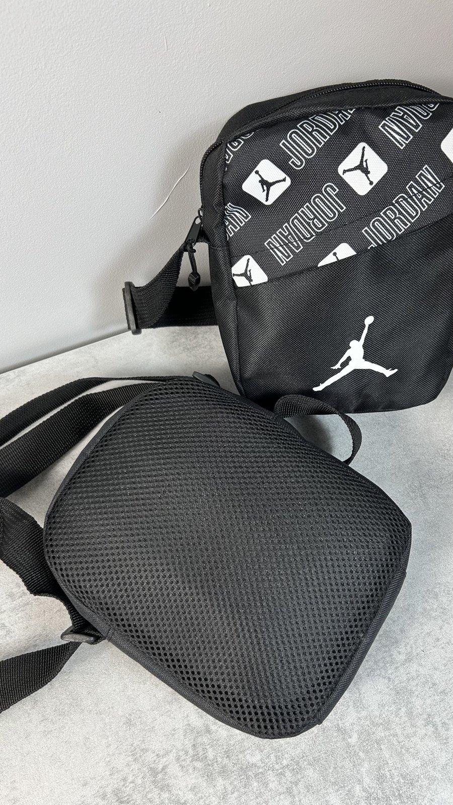 Купити чоловічу сумку через плече Jordan s250