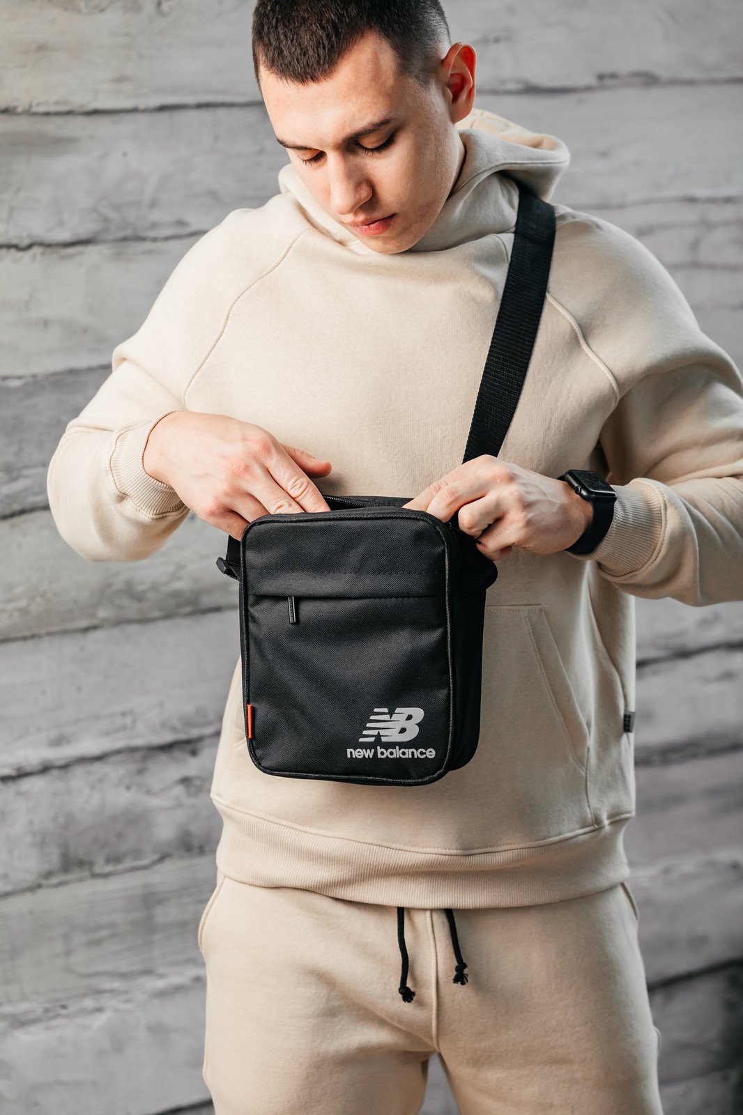 Компактна чоловіча сумка через плече New Balance ціна