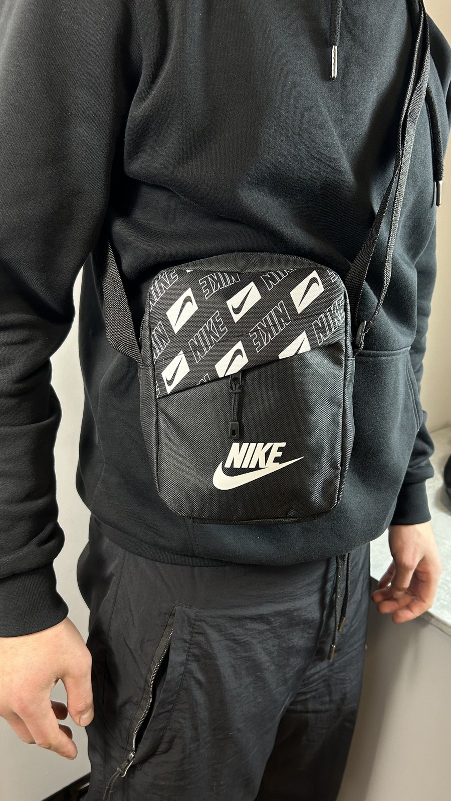 Чоловіча сумка через плече Nike з регульованим ременем