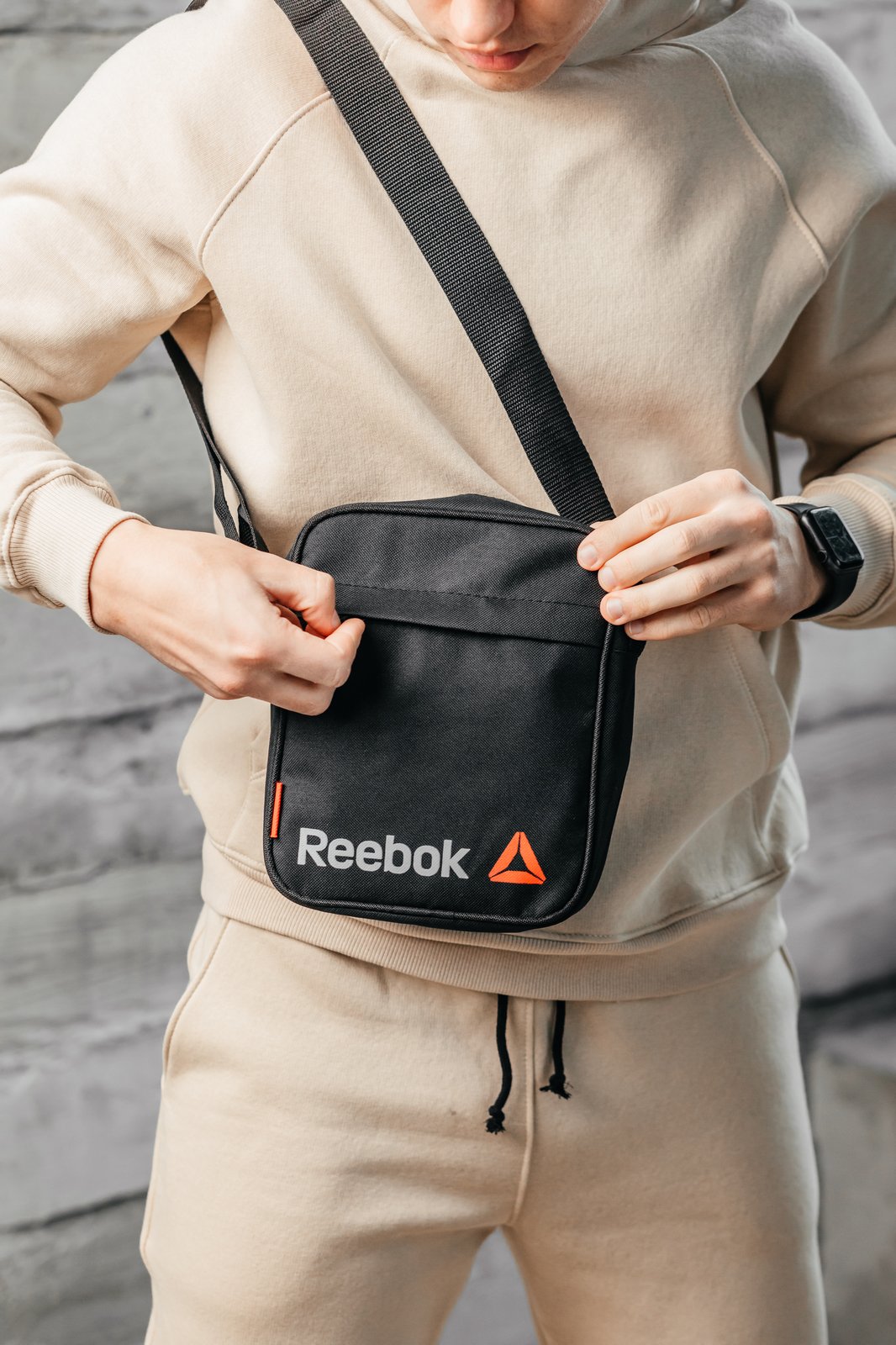 Купити чоловічу сумку через плече Reebok s133
