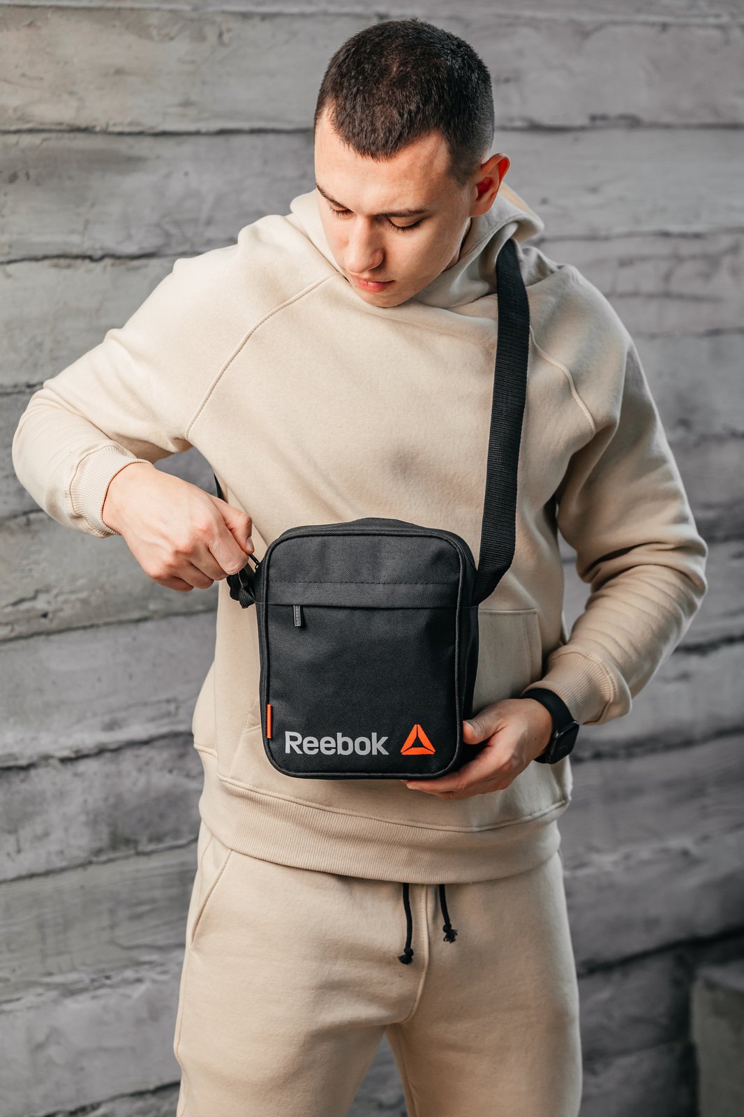 Замовити чоловічу сумку через плече Reebok в Україні