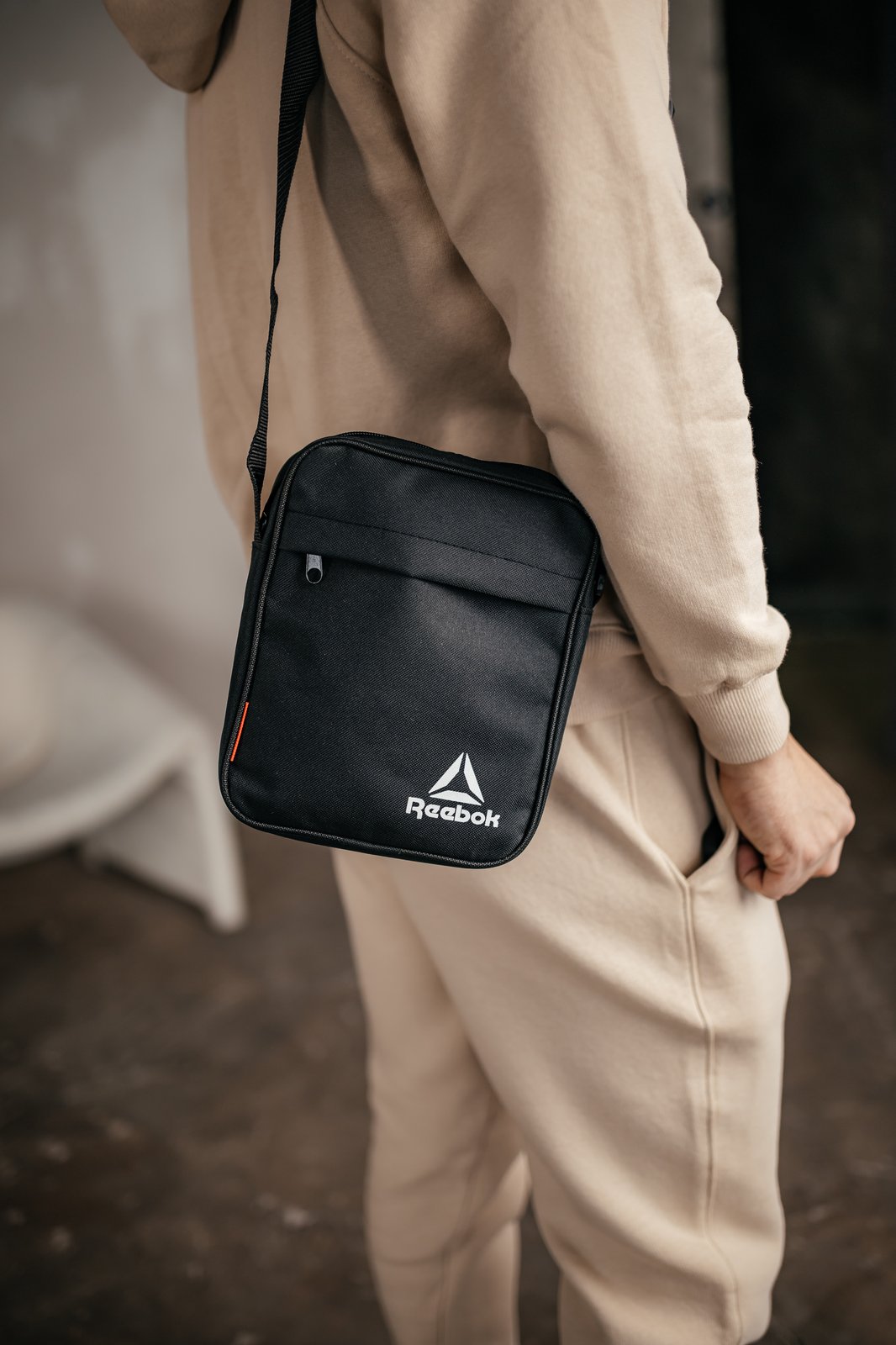 Спортивна чоловіча сумка через плече Reebok білого кольору
