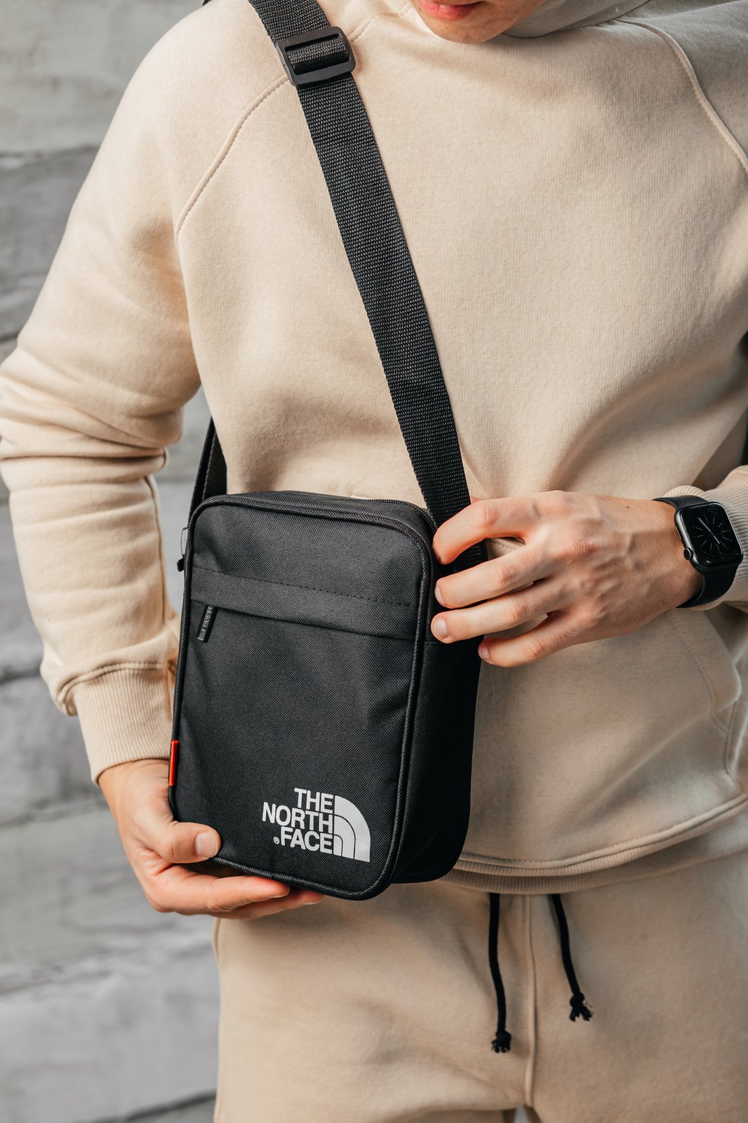 Купити чоловічу сумку через плече The North Face