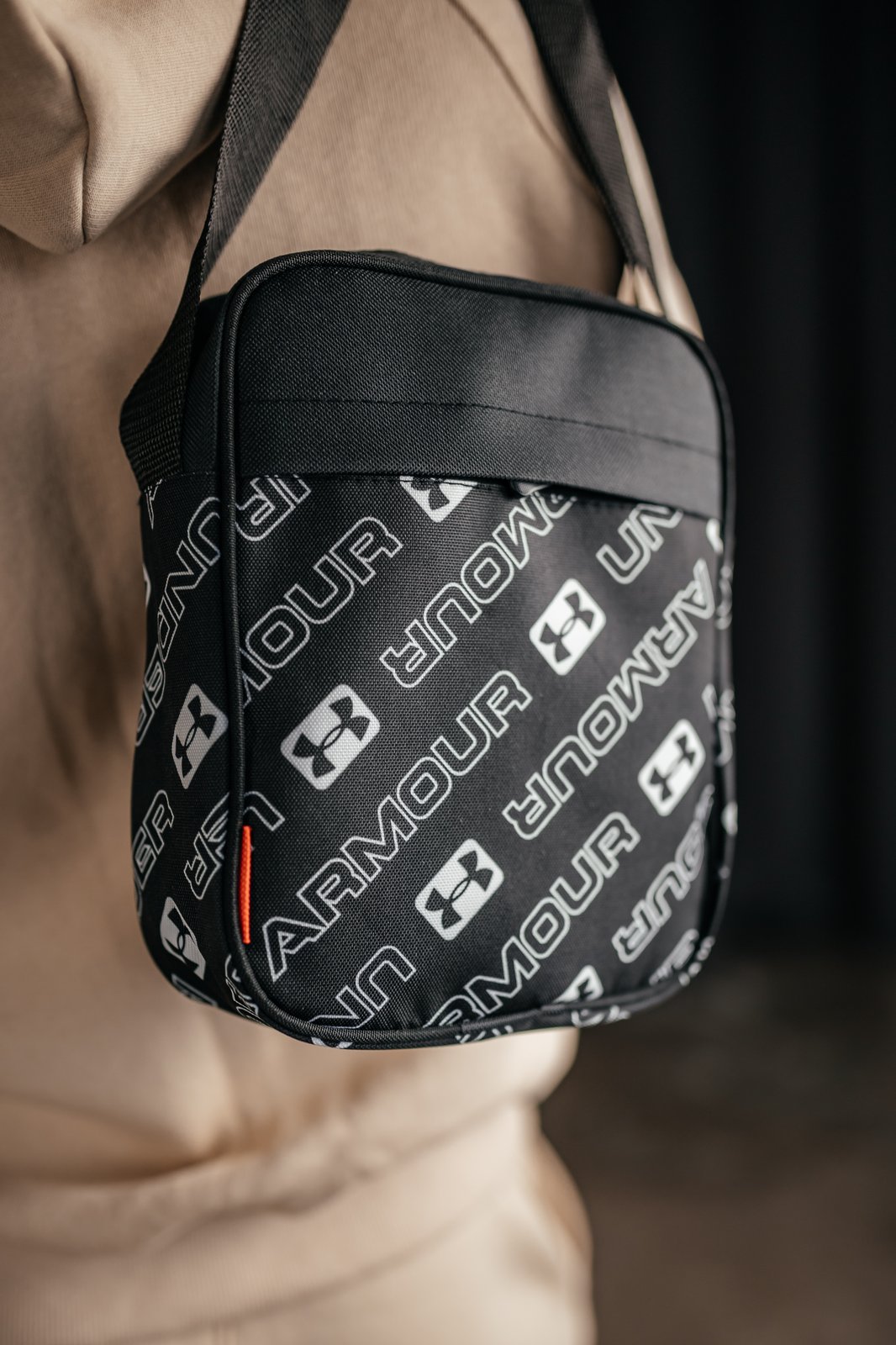 Купити чоловічу сумку через плече Under Armour s252
