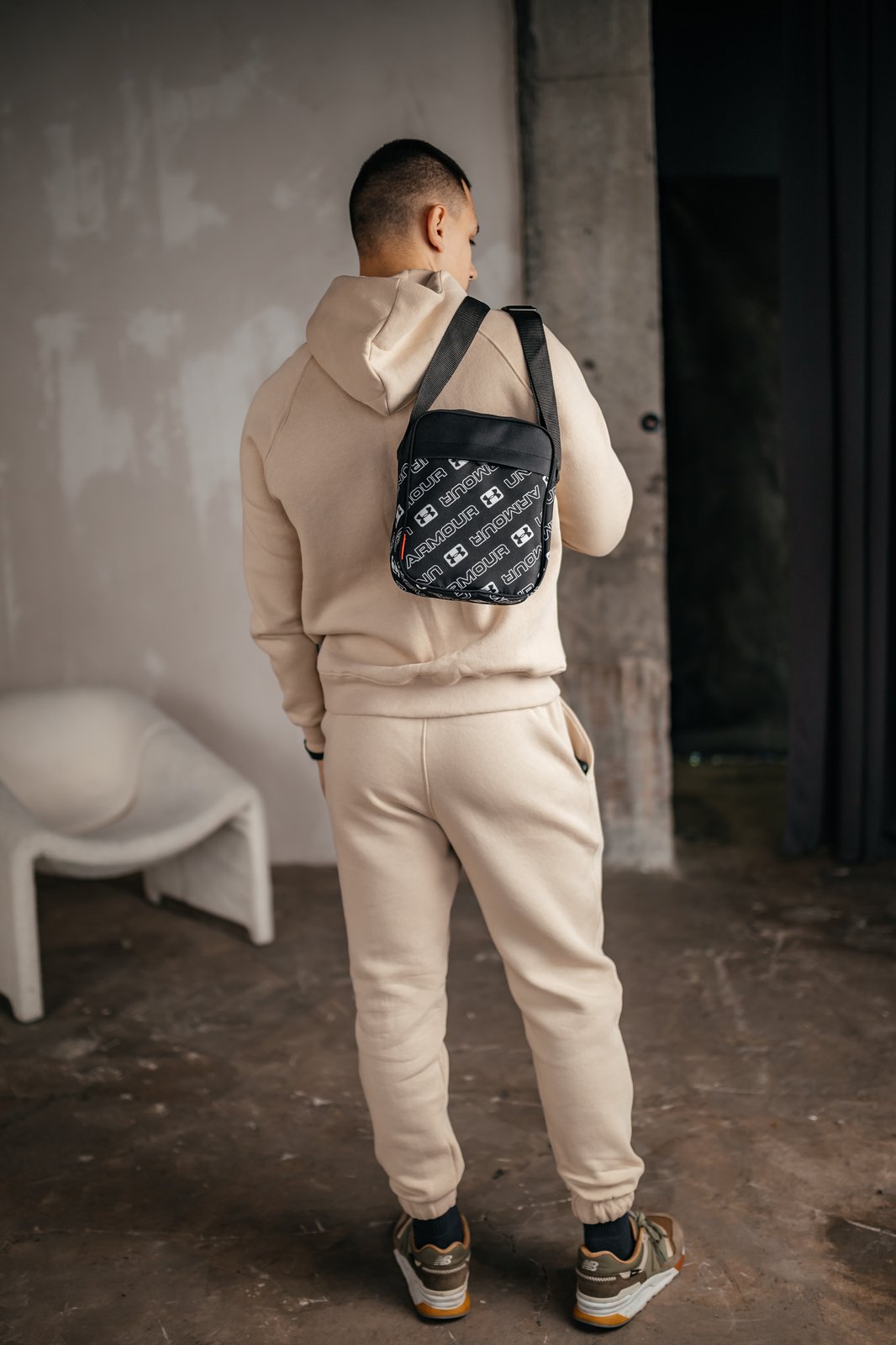 Замовити чоловічу сумку через плече Under Armour
